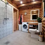 Tirtsu Puhkemaja * Varesmae