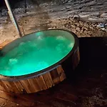 Tirtsu Puhkemaja * Varesmae