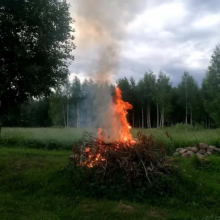 Tirtsu Puhkemaja Semesterbostad *
