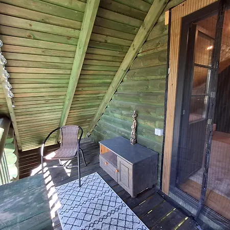 Tirtsu Puhkemaja * Varesmae