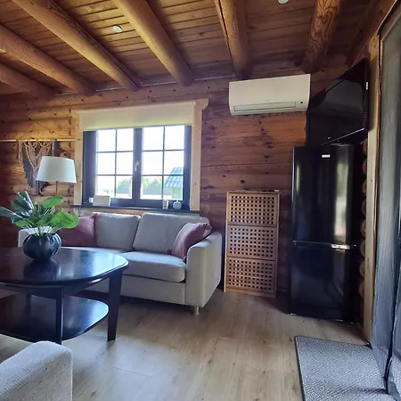 Tirtsu Puhkemaja * Varesmae