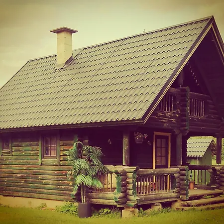 Tirtsu Puhkemaja * Varesmae