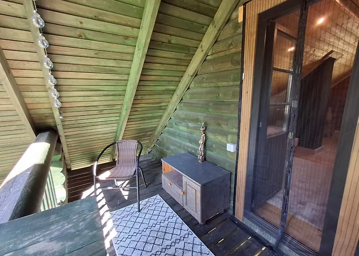 Tirtsu Puhkemaja * Varesmae