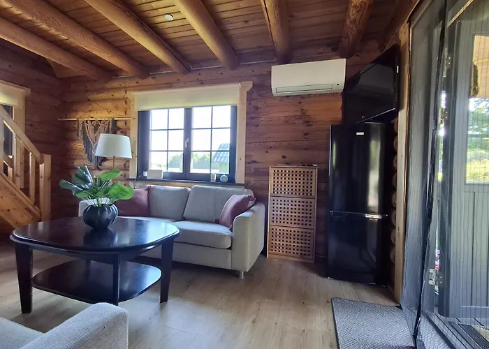 Tirtsu Puhkemaja * Varesmae