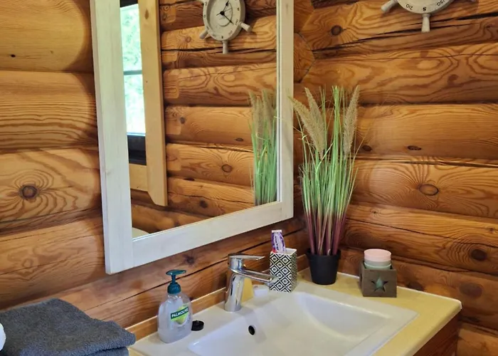 Tirtsu Puhkemaja Dom wakacyjny *