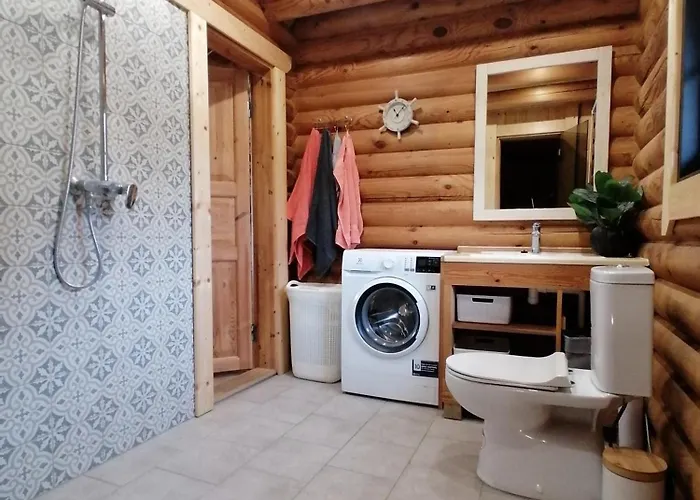 Tirtsu Puhkemaja * Varesmae